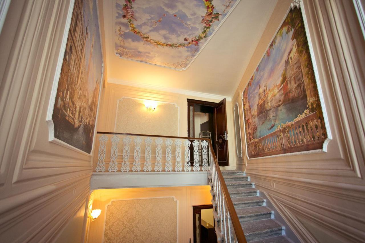 Lion Guest House St Pétersbourg Extérieur photo